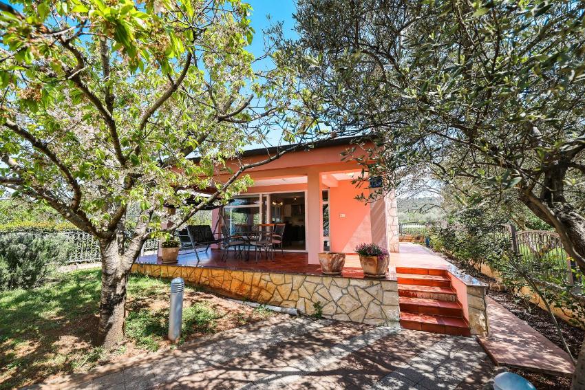 House Antonia by the sea AE1556