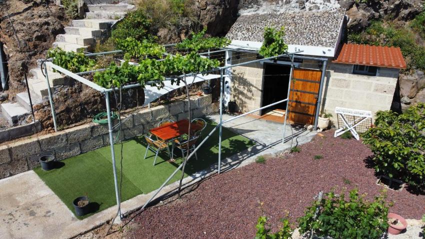 Casa Cueva Volcanica con Wifi, BBQ, jardin y magnifica vista a Atlantico