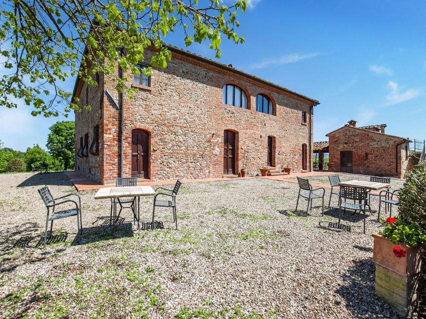 Typical Tuscan farmhouse with swimming pool and A C