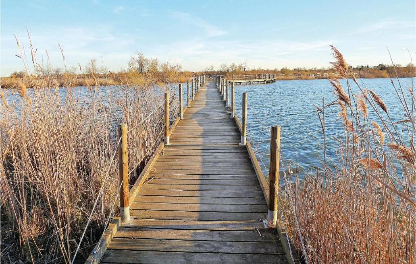 Stunning apartment in Le Grau du Roi with 2 Bedrooms and Outdoor swimming pool