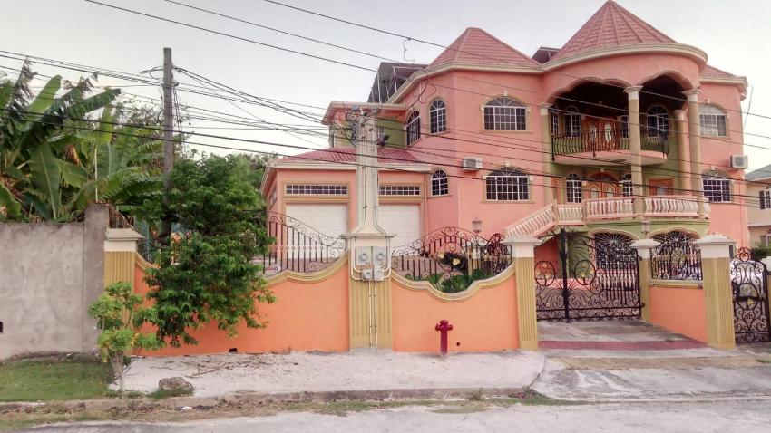 Rush Ironshore Deluxe Villa