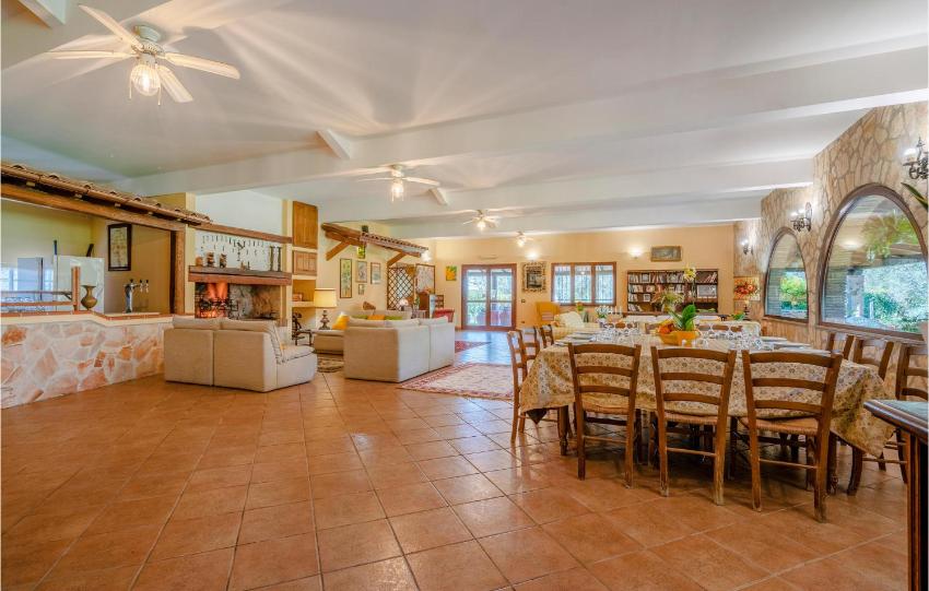 Awesome home in Montalto di Castro with Outdoor swimming pool, WiFi and 7 Bedrooms