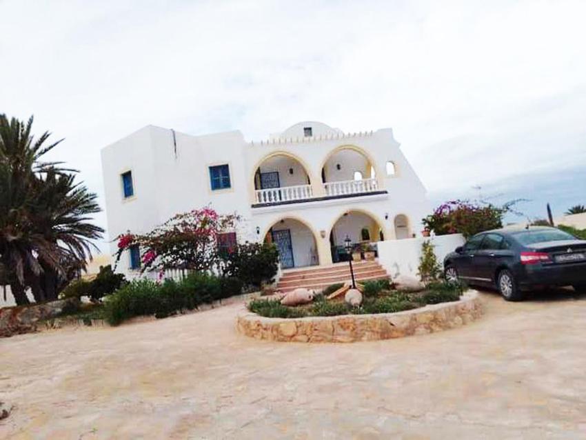 Gorgeous Villa with Pool close to Yati Beach