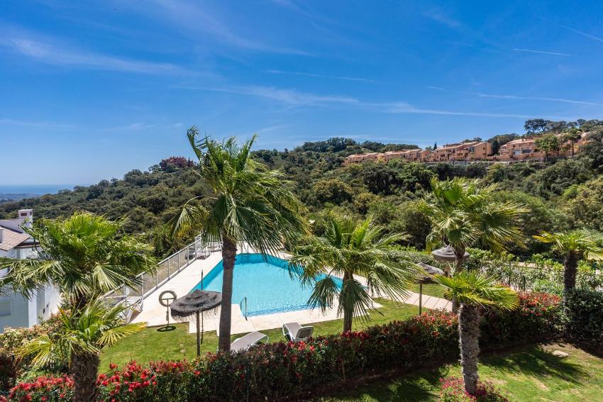 Apartment in Elviria with sea view