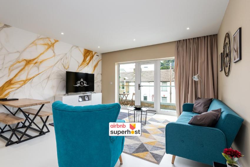 Stylish and Spacious Apartment in Gillingham