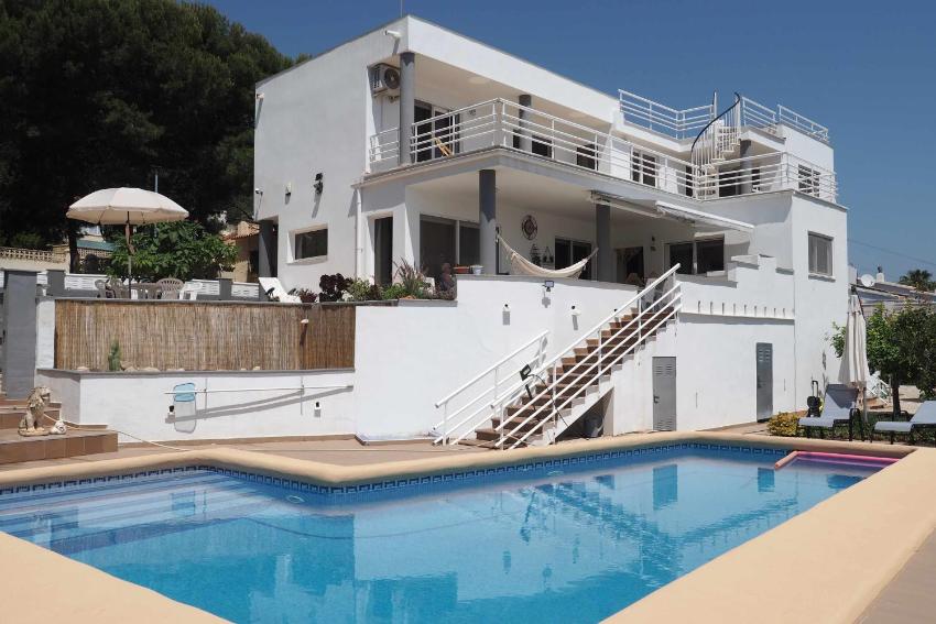 Villa moderna con vistas al mar y piscina privada