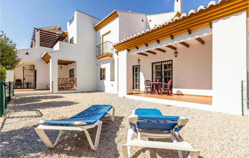 Awesome apartment in Alcaucín with WiFi and 2 Bedrooms