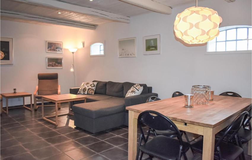 Awesome home in Skivarp with Jacuzzi, WiFi and Heated swimming pool