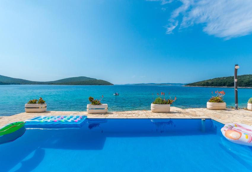 Bungalows with pool Dream of Kornati