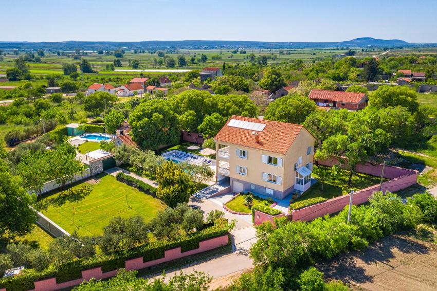 Poolincluded - Amazing estate Uzelac