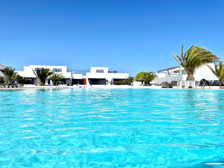 Adosado con Wifi, terraza, piscina y bonita vista en Puerto Calero