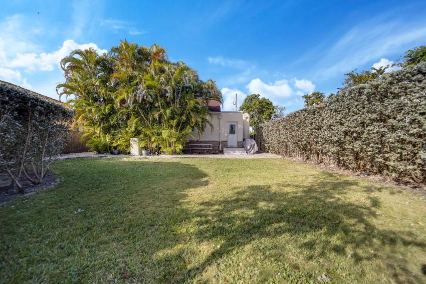 3BR Villa With Backyard in Coral Way - Brickell