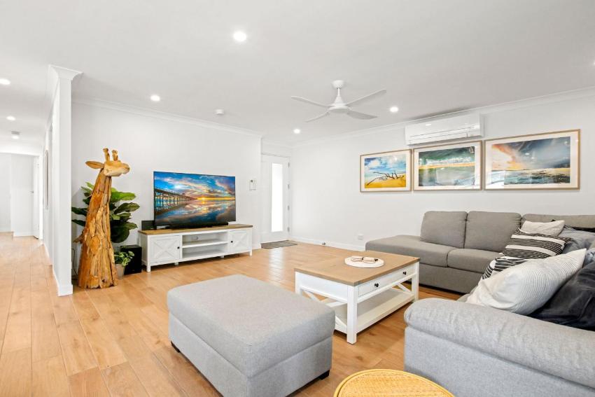 Theresa St 16 Golden Beach