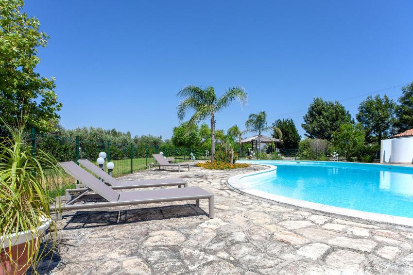 Villa con grande piscina privata e 5 camere m550