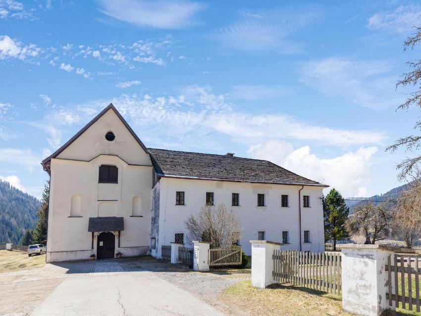 Inviting castle in Gnesau with garden