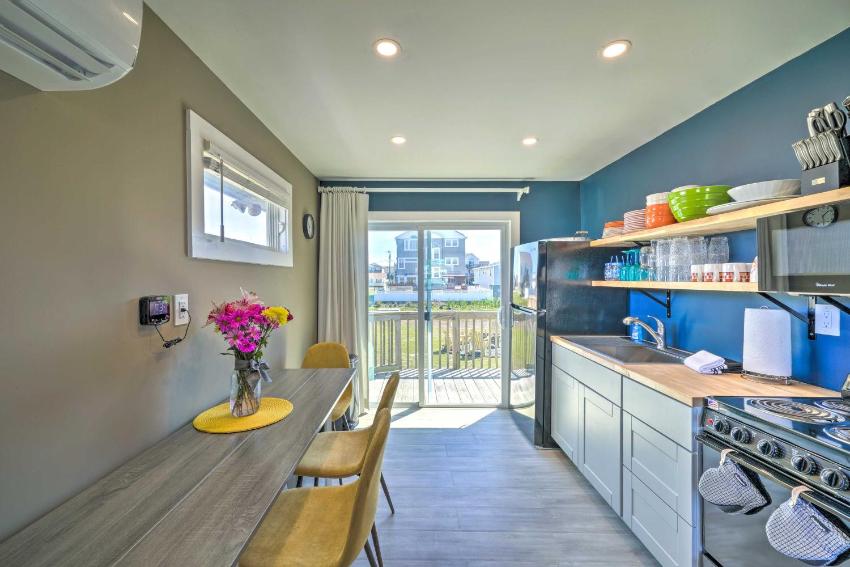 Sandpiper House Walk to Town and Beaches!