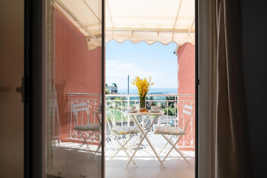 FONTE D'OLIO CONERO RELAIS