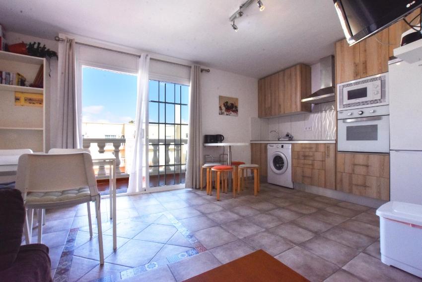 Book Jet - Lovely Holiday Home Arenas Pool&WIFI