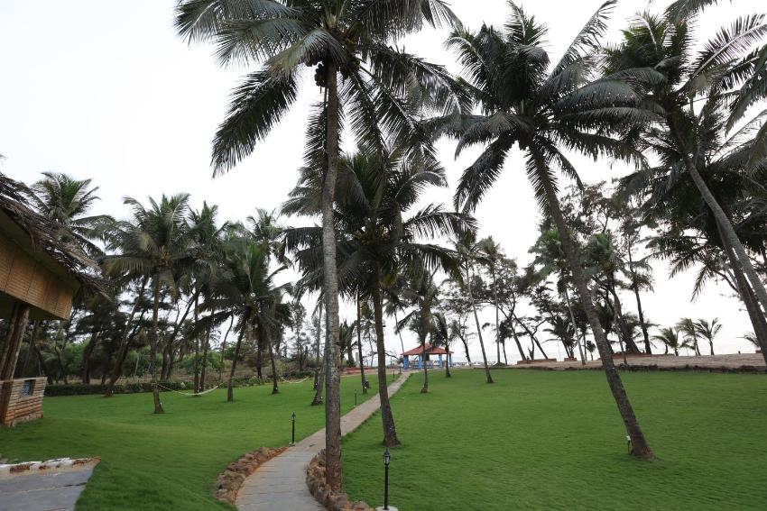 Varca Le Palms Beach Resort