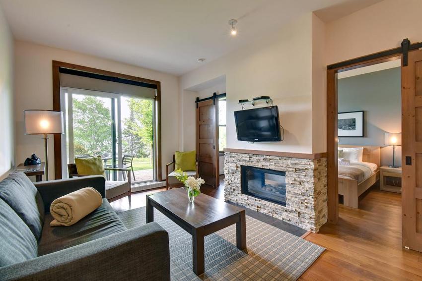 Quiet condo on ground floor steps to the lake