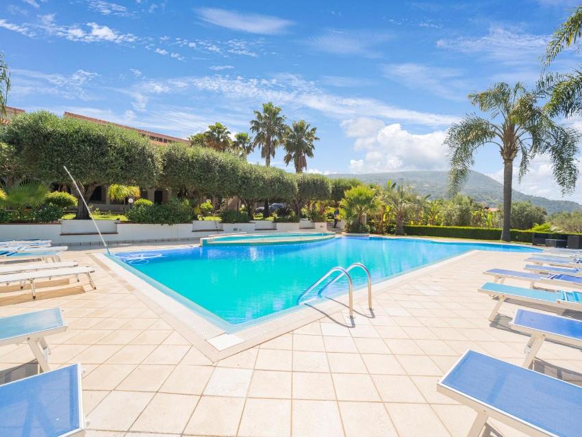 Apartment Capo Vaticano in Ricadi with shared pool