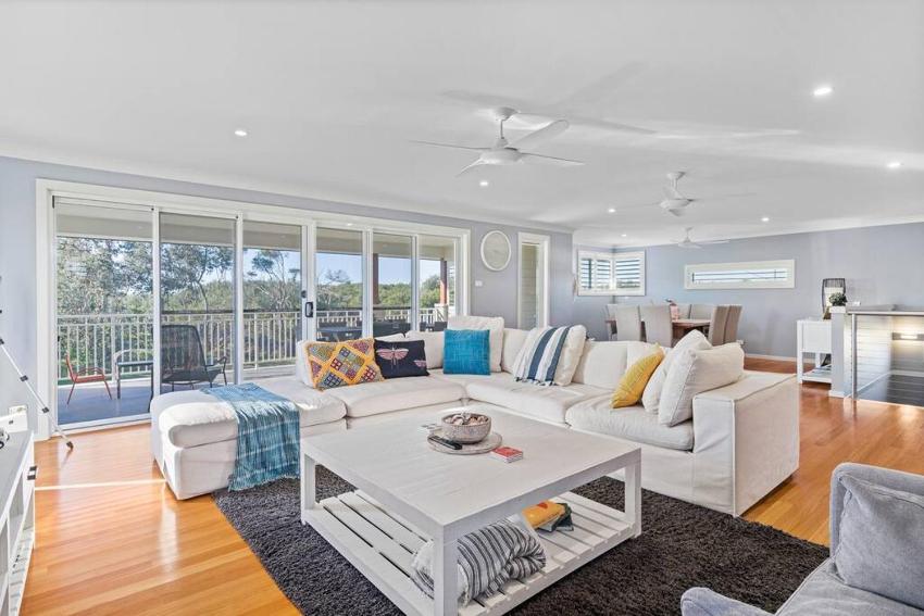 SEASIDE LUXURY / BLACKSMITHS