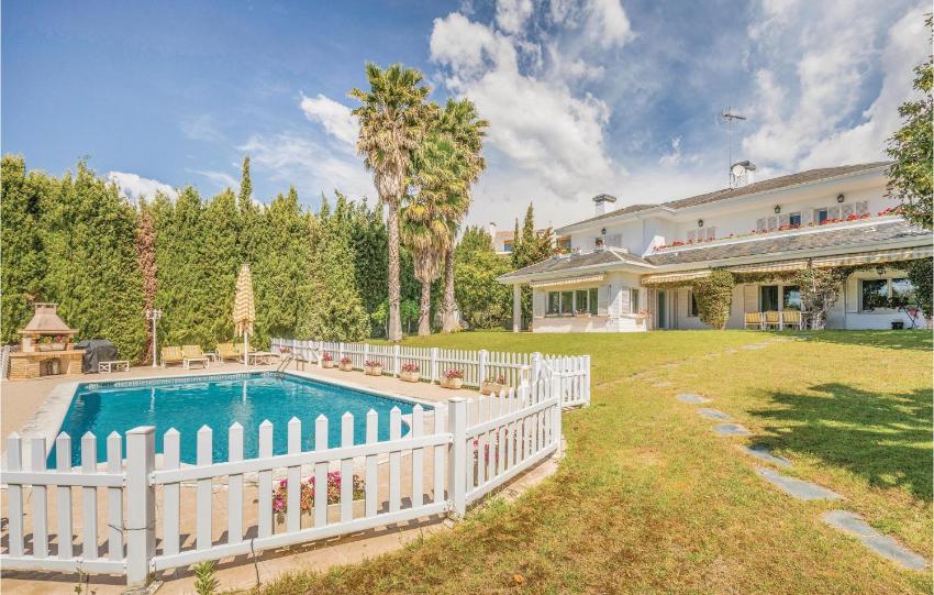 Stunning home in Sant Pol de Mar with 7 Bedrooms, Outdoor swimming pool and Swimming pool