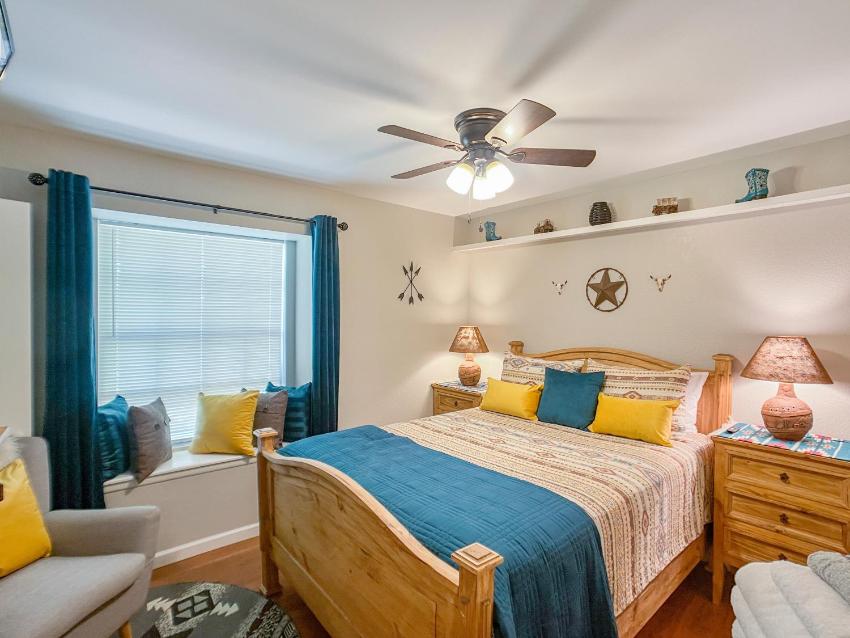 Southwest Splendor 2BR Tempe Sleeps 4