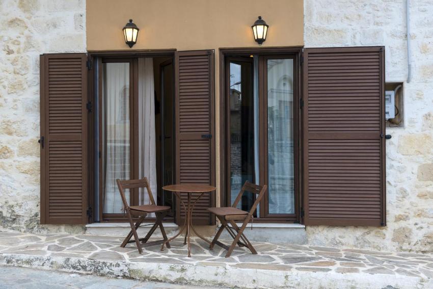 2 bedrooms appartement with enclosed garden and wifi at Ρούστικα