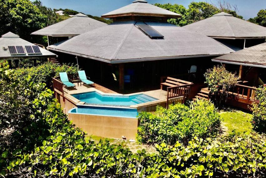 Far Tortuga @ First Bight, Roatan