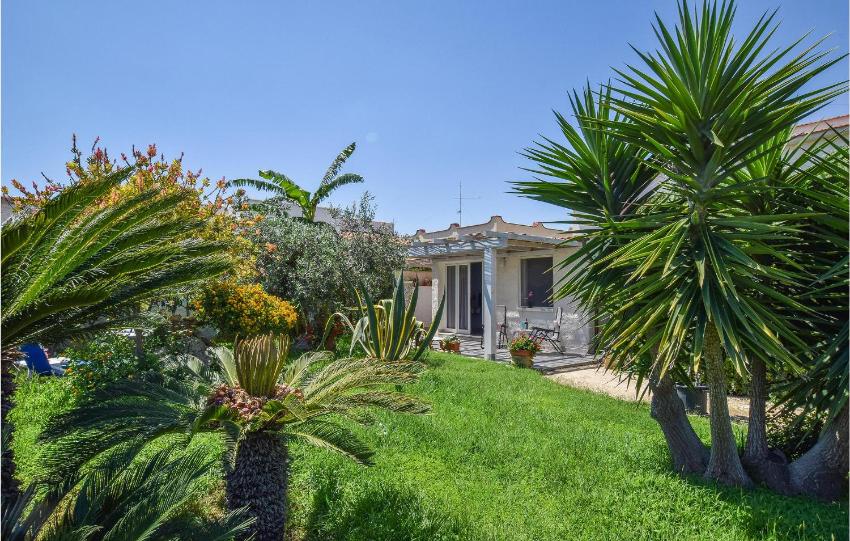 Awesome home in Triscina di Selinunte with Jacuzzi, 1 Bedrooms and WiFi