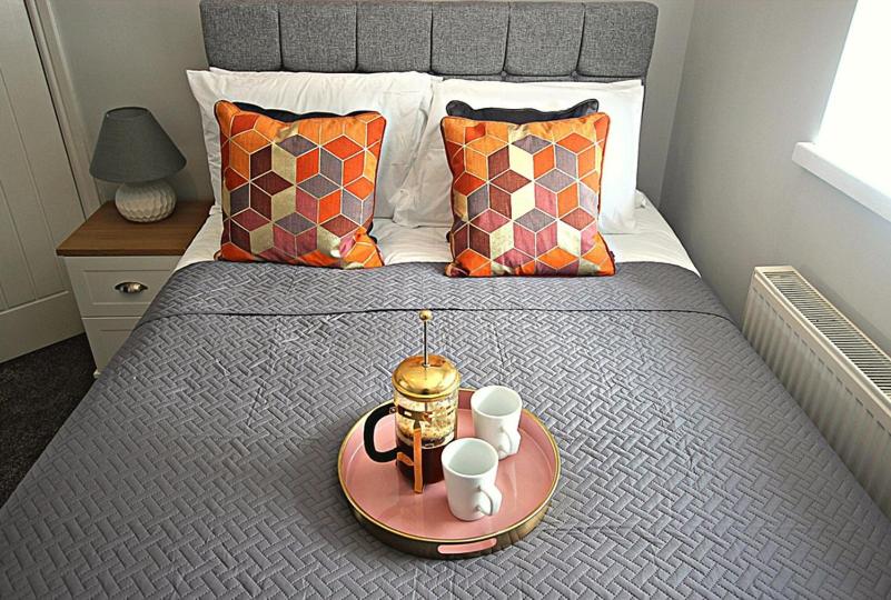 Two bedroom holiday home with parking