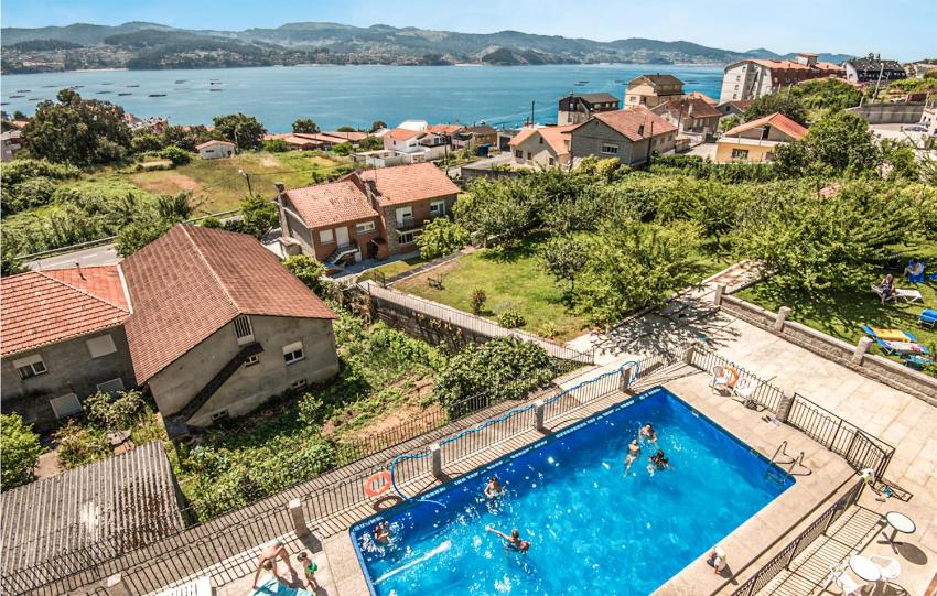 Awesome apartment in Raxó with Outdoor swimming pool, WiFi and 2 Bedrooms