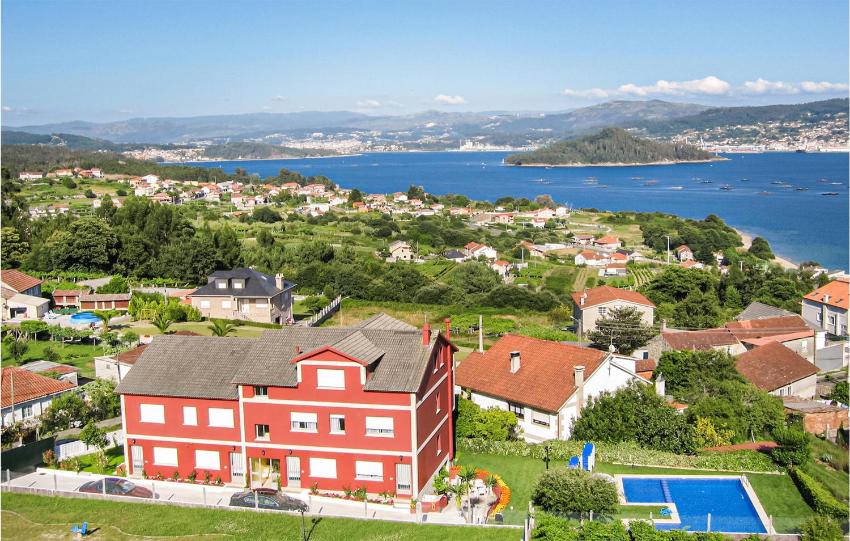 Stunning apartment in Raxo with Outdoor swimming pool, WiFi and 2 Bedrooms