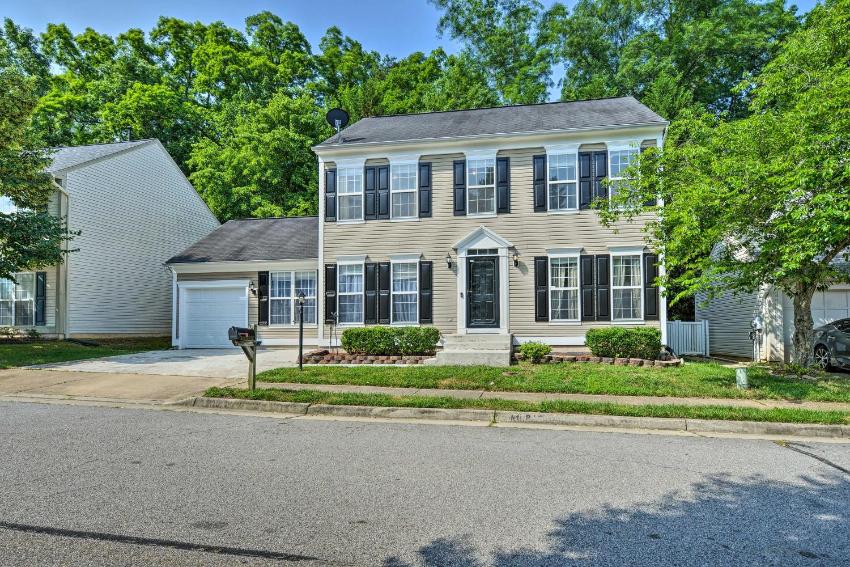 Bright Dumfries Home Near Quantico and Fort Belvoir!