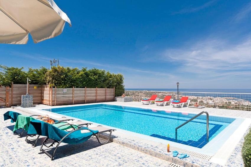 Villa Danae Red by Villa Plus