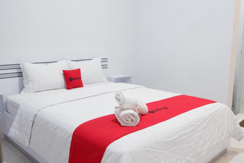 RedDoorz Syariah near Tanjung Karang Beach Mataram