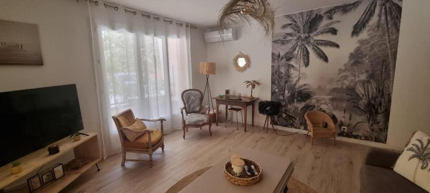 Nice 50m With Terrace In Sanary Sur Mer