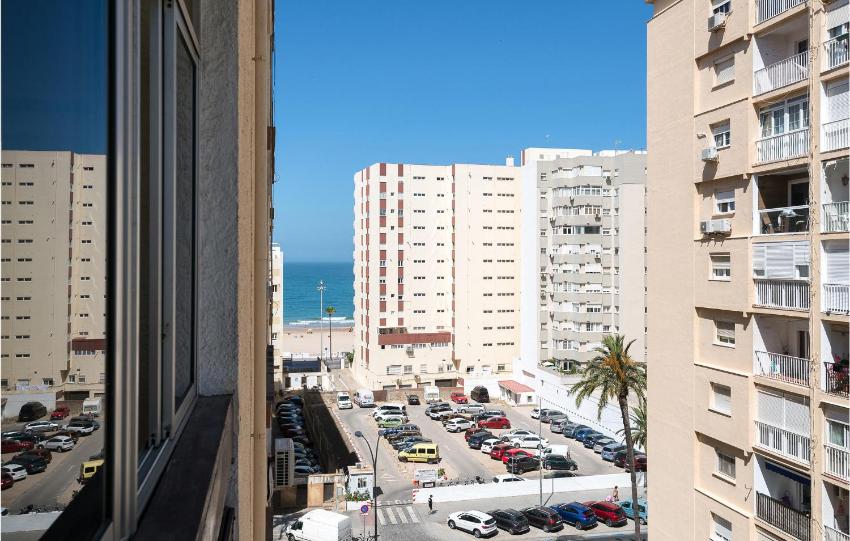 Nice apartment in Cádiz with WiFi and 2 Bedrooms