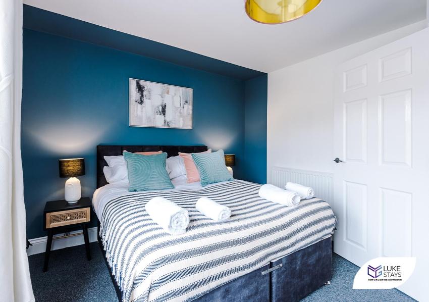 Luke Stays - Field Lane