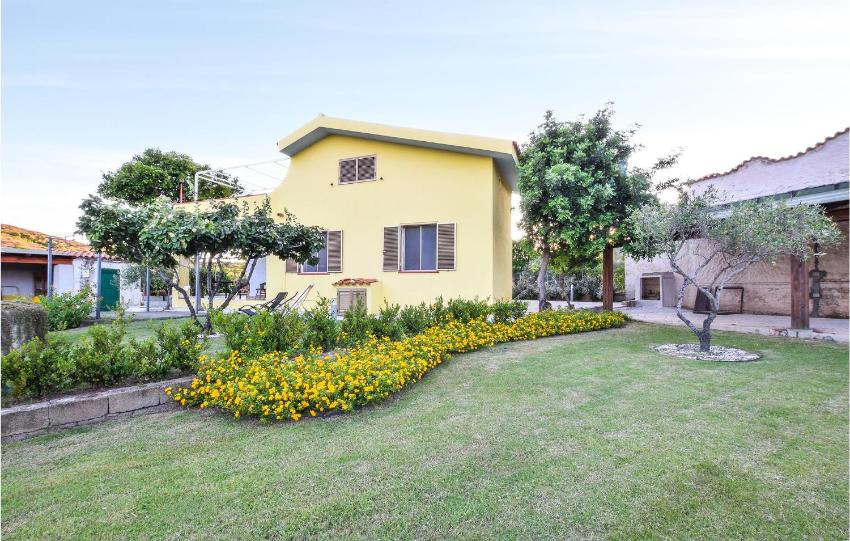 Amazing apartment in Matta E Peru, Budoni with 3 Bedrooms