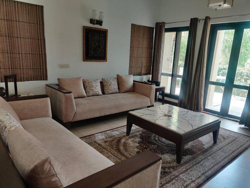 Gorgeous Lake View Villa Tarudhan Valley