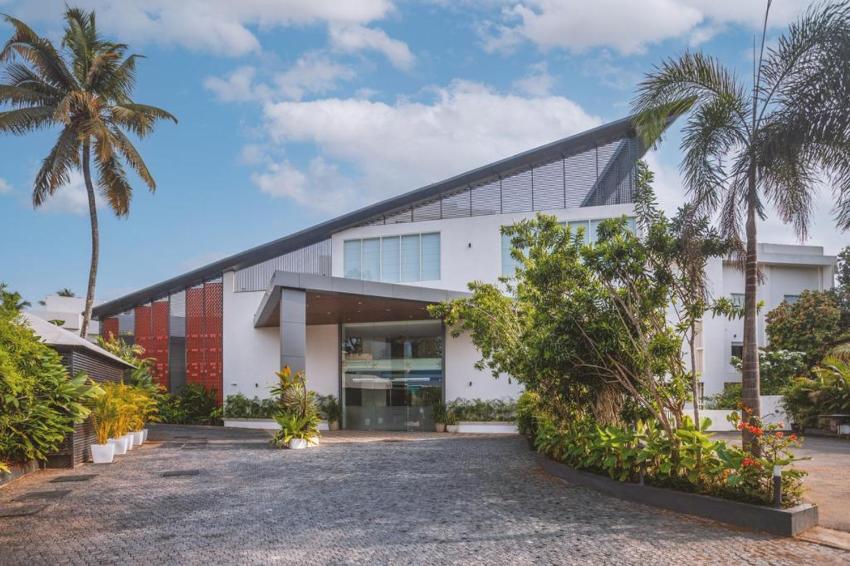 SURENDRA TRIDENT HOTEL