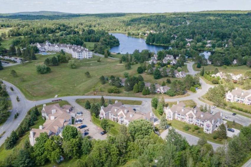 Magnifique condo avec accès au lac