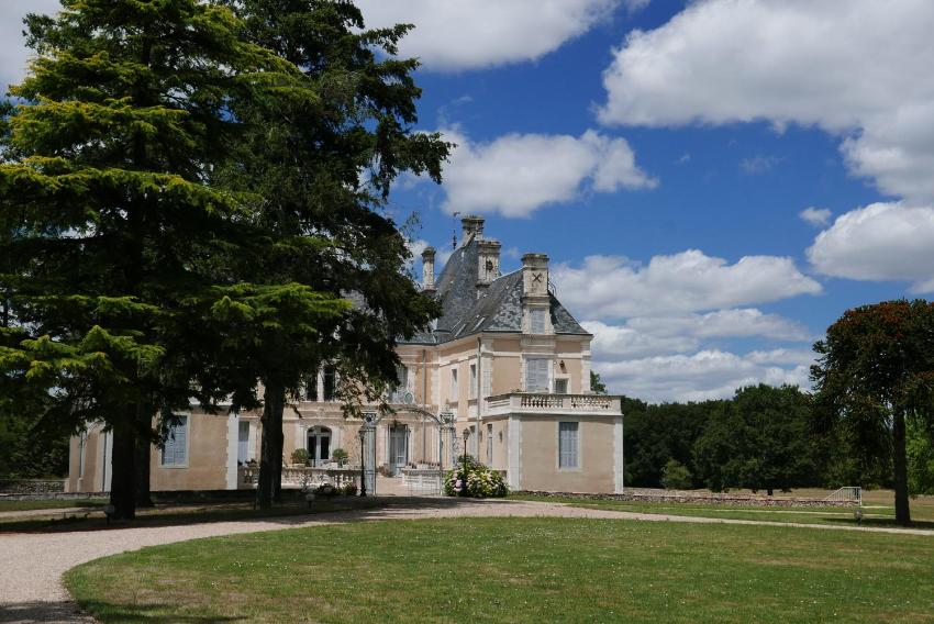 Beautiful 1-Bed Apartment in the Chateau grounds