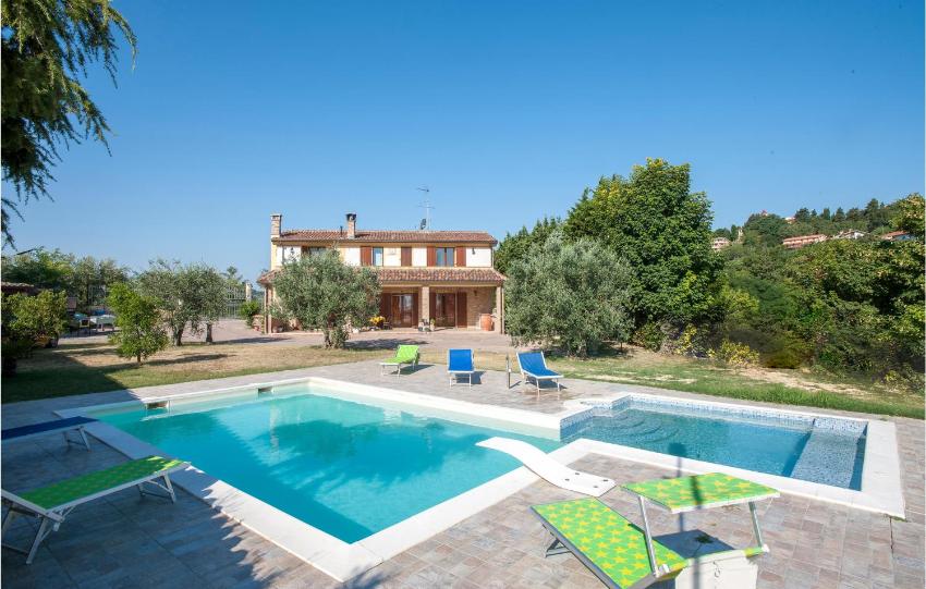 Nice home in Monteccicardo with 4 Bedrooms, WiFi and Private swimming pool