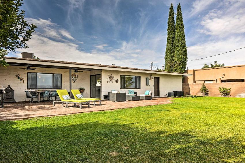 Mid-Century Page Retreat with Lake Powell Views!