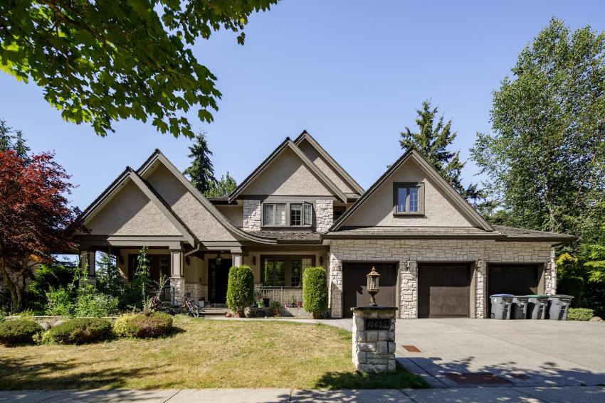 Cozy 2-bedrooms unit in Surrey