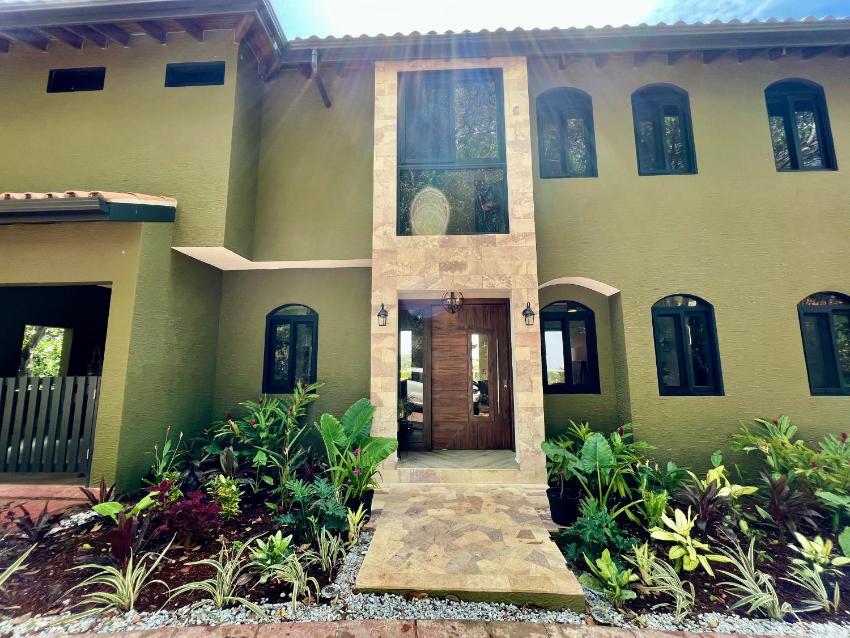 Casa Sirena at Parrot Tree Plantation