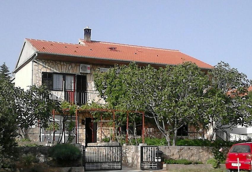 Apartments with a parking space Maslenica, Novigrad - 11089